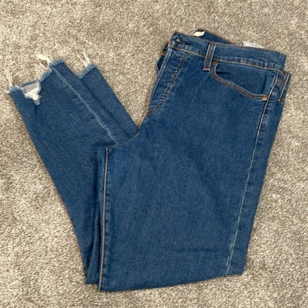 EC Levi's Wedgie Skinny Medium Wash Jeans - Size 32 - Picture 3 of 5